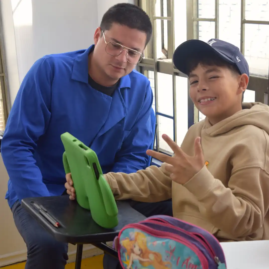 Somos un colegio personalizado con una pedagogía propia llamada Escole®, que permite adaptarla a cada estudiante y a cada familia.