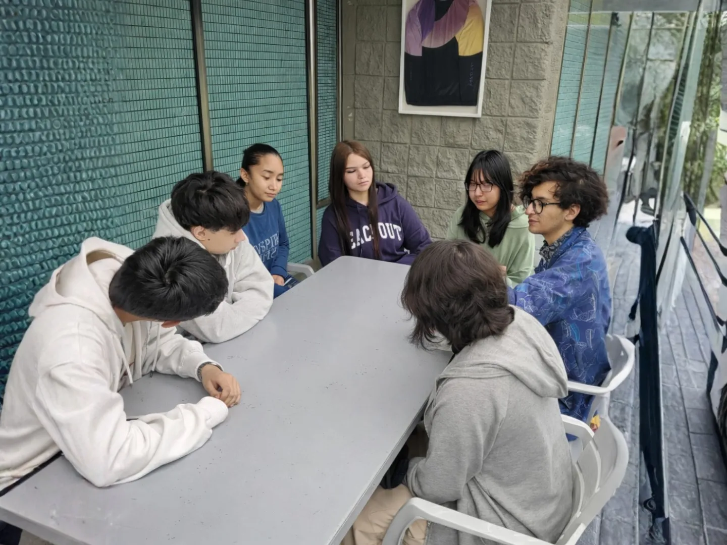 Manejamos el 60% de nuestras clases en inglés y el 40% en español, con contenidos dinámicos desarrollamos las 5 habilidades del idioma.