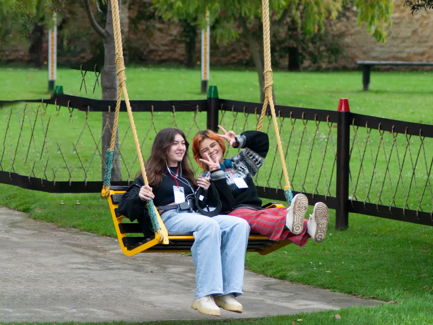 Manejamos el 60% de nuestras clases en inglés y el 40% en español, con contenidos dinámicos desarrollamos las 5 habilidades del idioma.