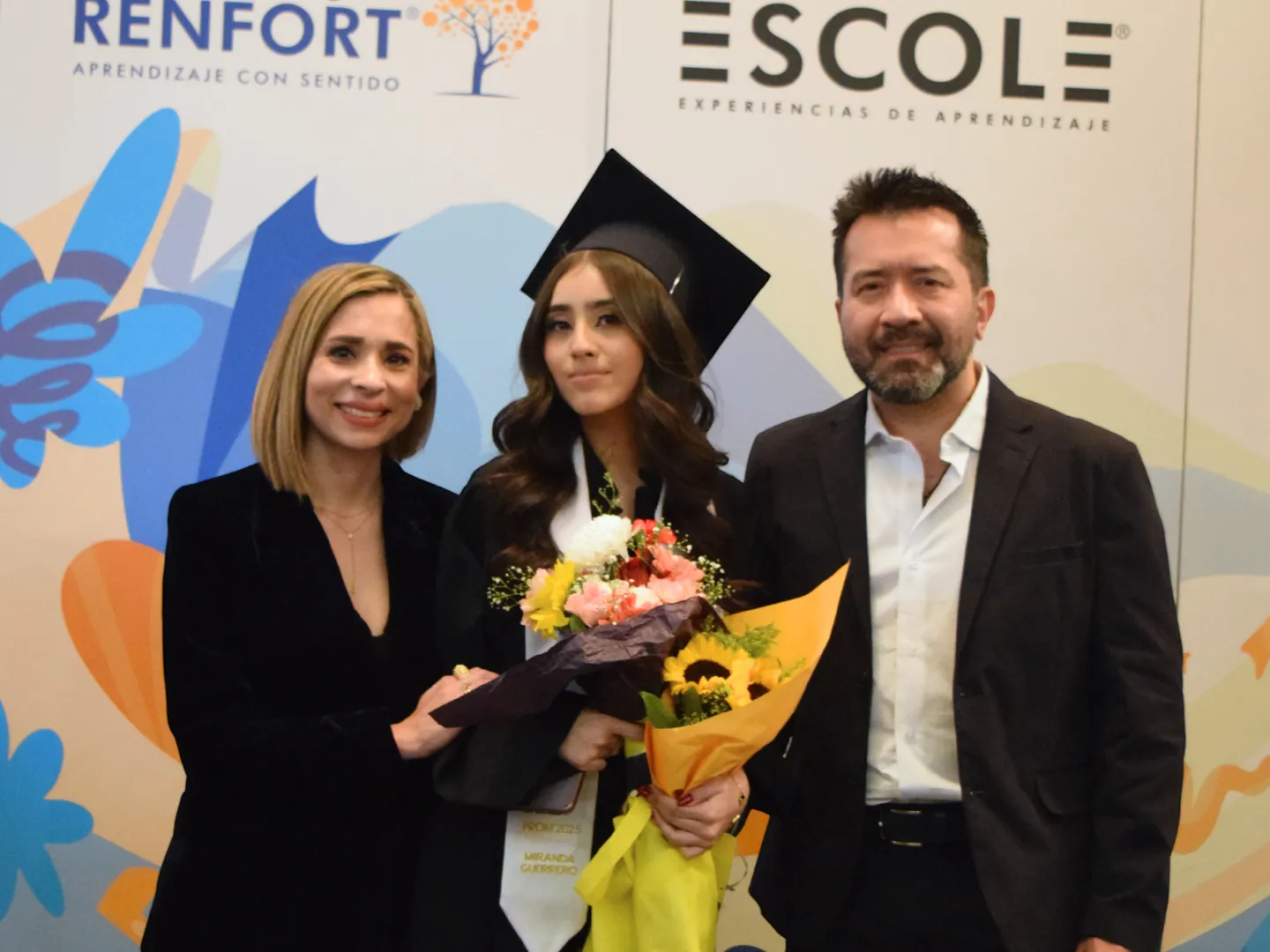 termina2-años-de-bachillerato-en-tan-solo12-meses.-vive-una-experiencia-de-aprendizaje-virtual-personalizado,-con-encuentros-en-vivo,-en-grupos-pequeños-de-maximo15-estudiantes-y-con-calidad-educativa.